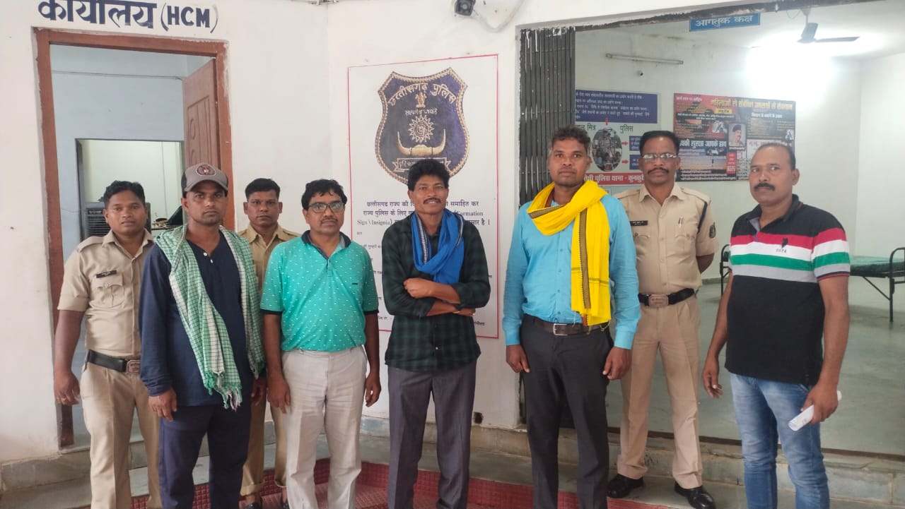*हिंदू धर्म के खिलाफ अपशब्द कहने पर चार एक्टिविस्ट गिरफ्तार: जशपुर पुलिस की बड़ी कार्रवाई*27 फरवरी 2024 को भरी सभा में लोगों को कथित तौर पर भड़काने का मामला*कई और एक्टविस्ट पुलिस के राडार पर* 1 IMG 20240726 WA0015