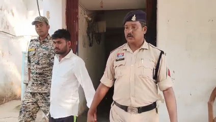 झारखंड से पकड़ा गया लाखों के गबन का फरार ब्रांच मैनेजर, बगीचा पुलिस की सटीक कार्रवाई,पुलिस बोली – अपराधी कोई भी हो, कानून से नहीं बच सकता 1 IMG 20250419 18273911